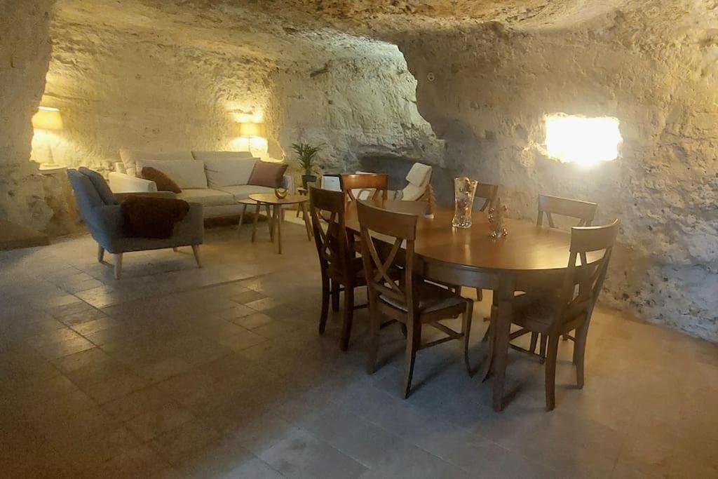 Troglo Entre Caves Et Chateaux Montlouis-sur-Loire Dış mekan fotoğraf