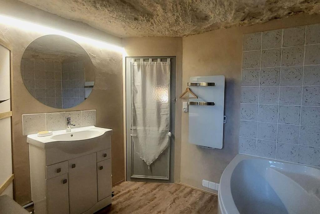Troglo Entre Caves Et Chateaux Montlouis-sur-Loire Dış mekan fotoğraf